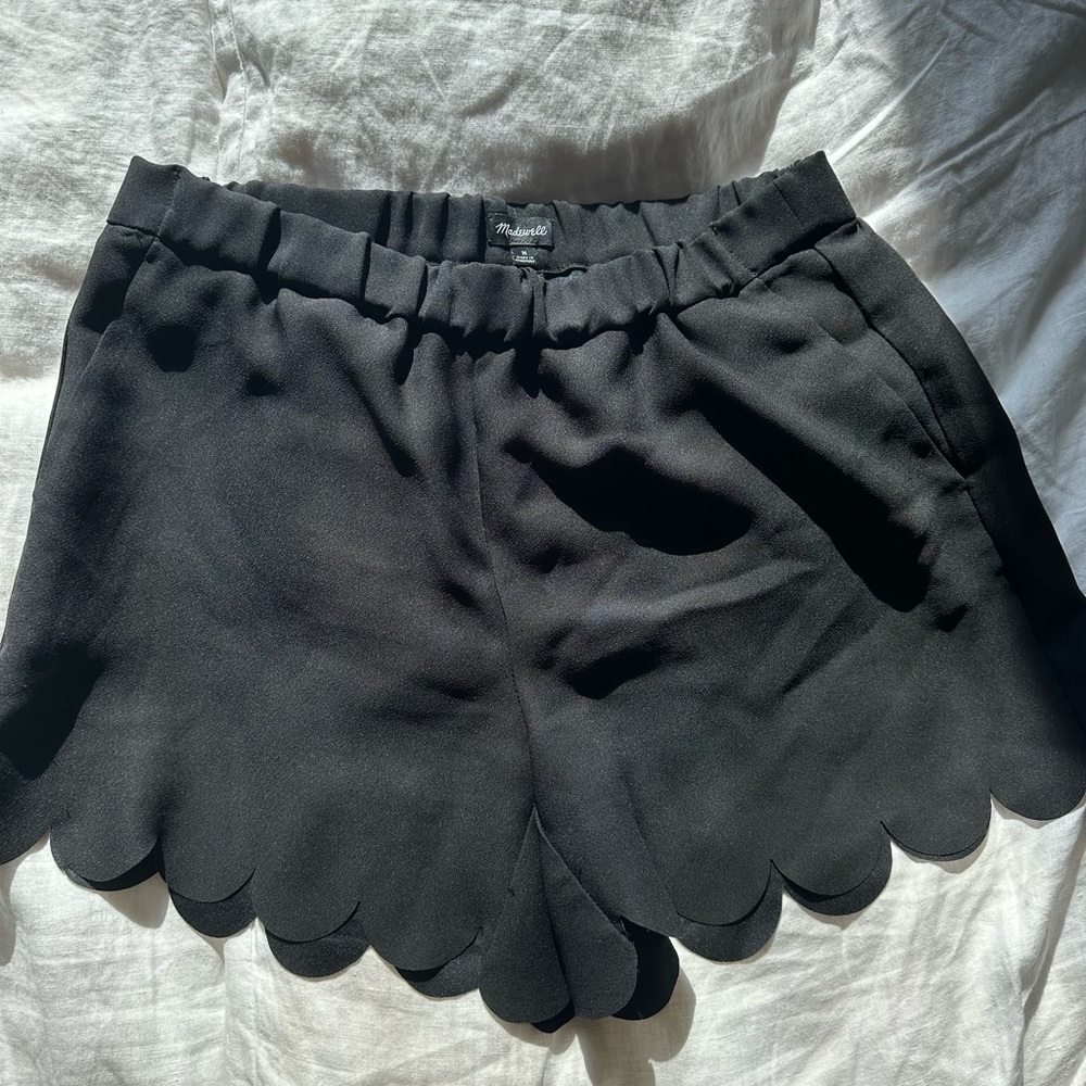 Madewell scallop hem shorts - M